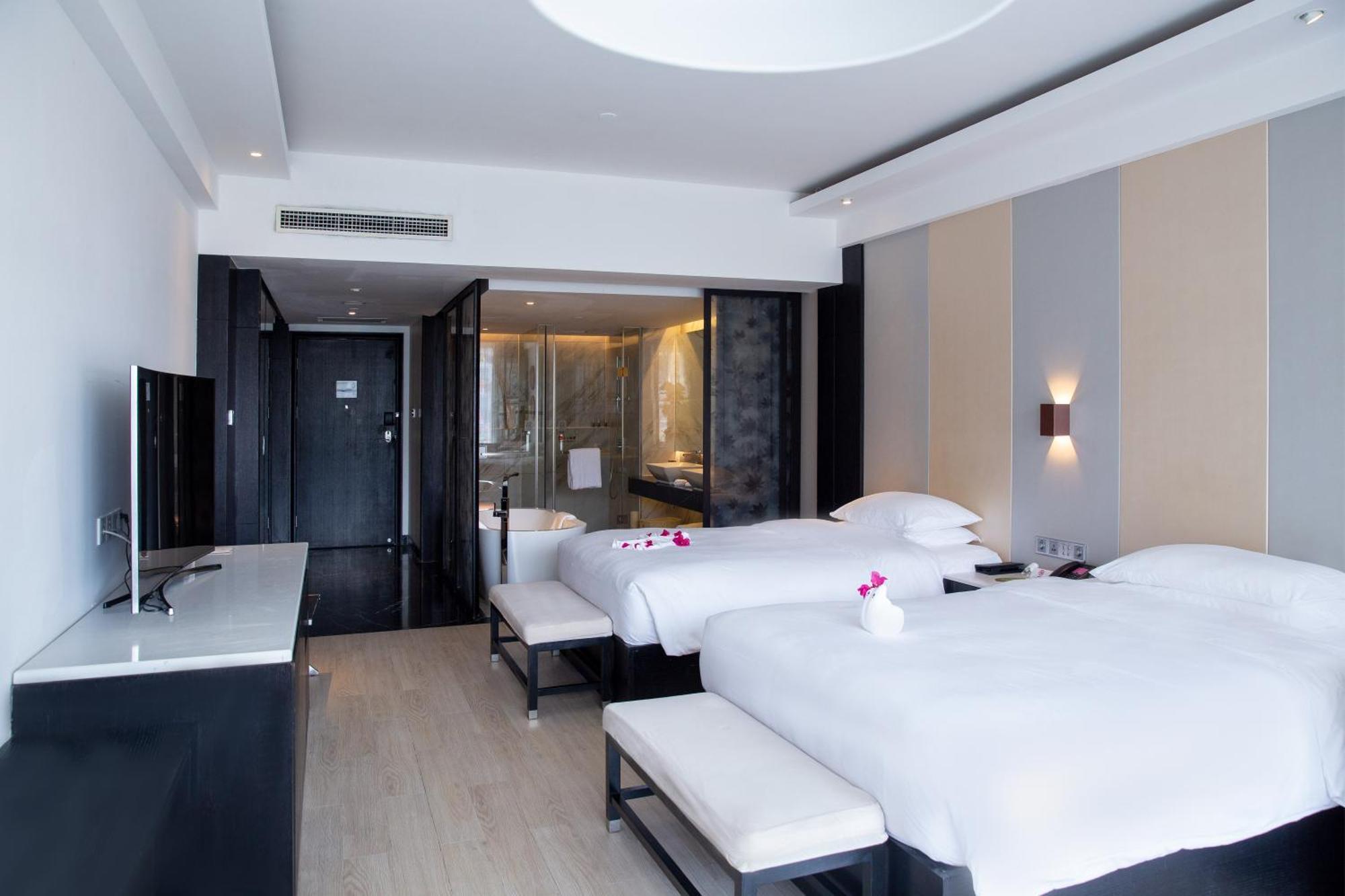 Palace Yalong Bay