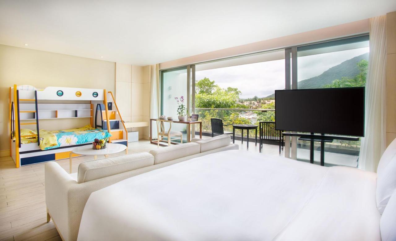 Palace Yalong Bay