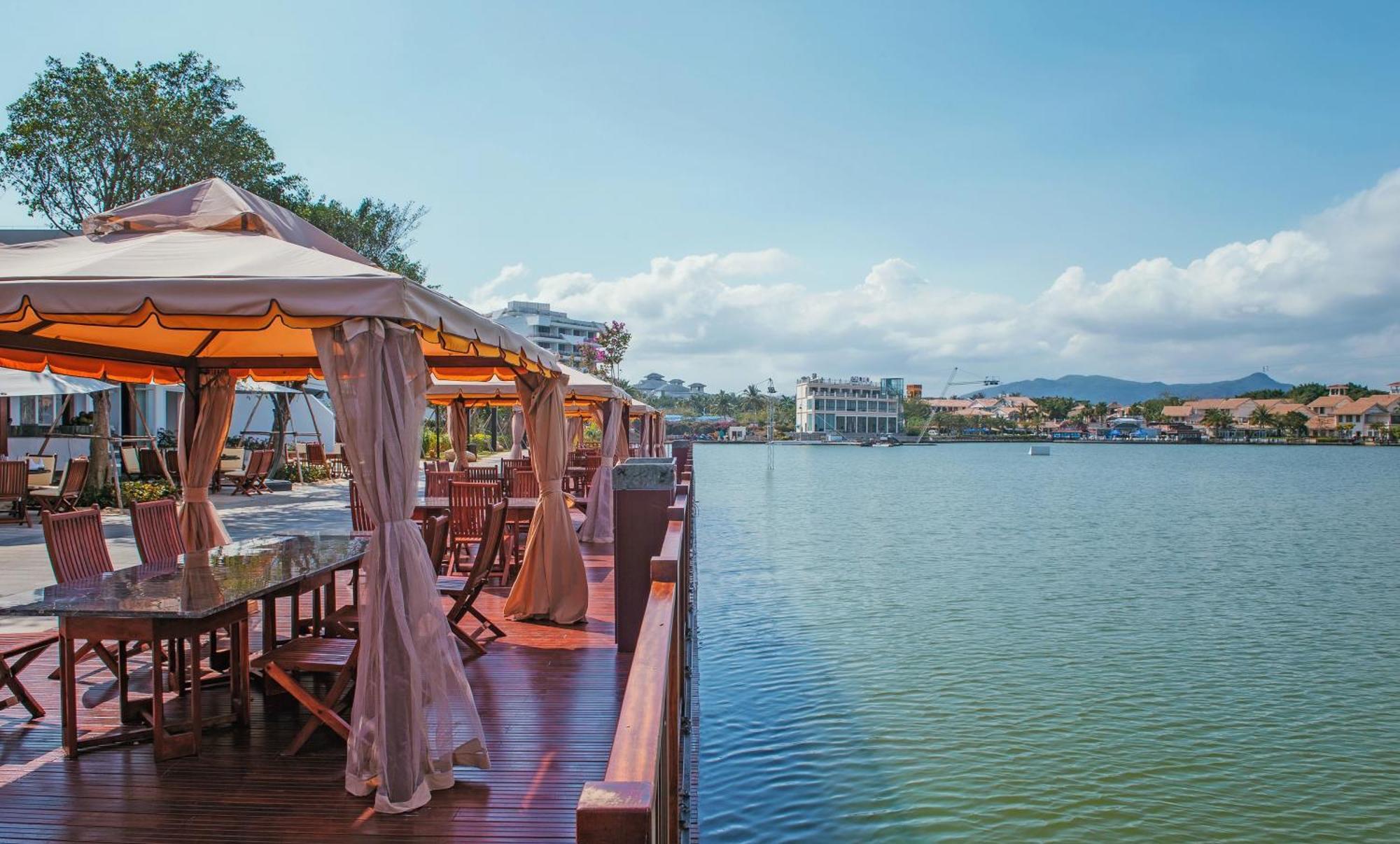 Отель Palace Yalong Bay Санья